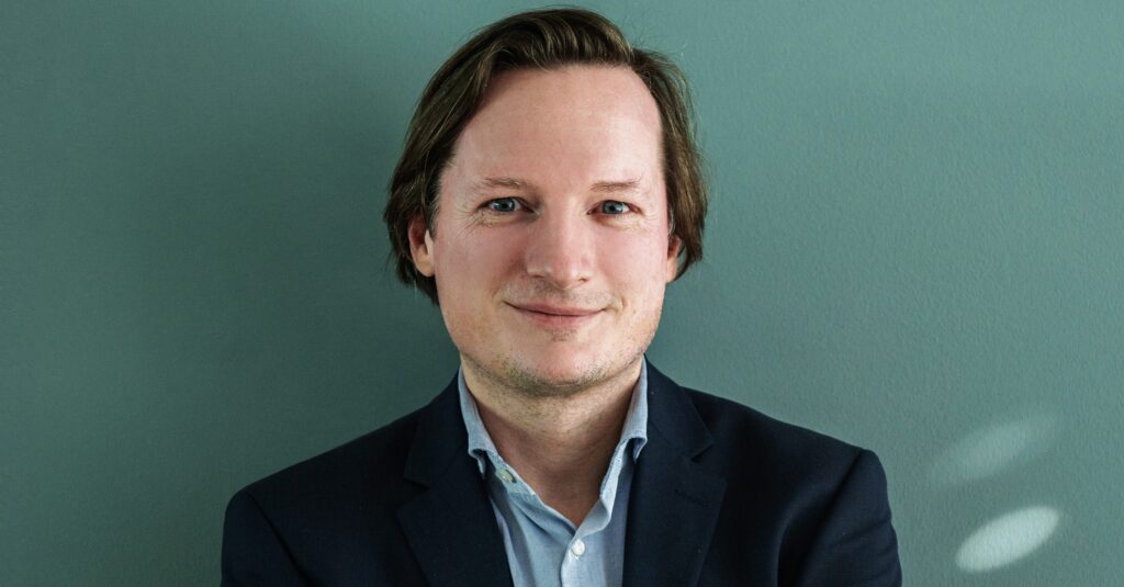 How battery storage supports grid stability and enables a carbon-free ...